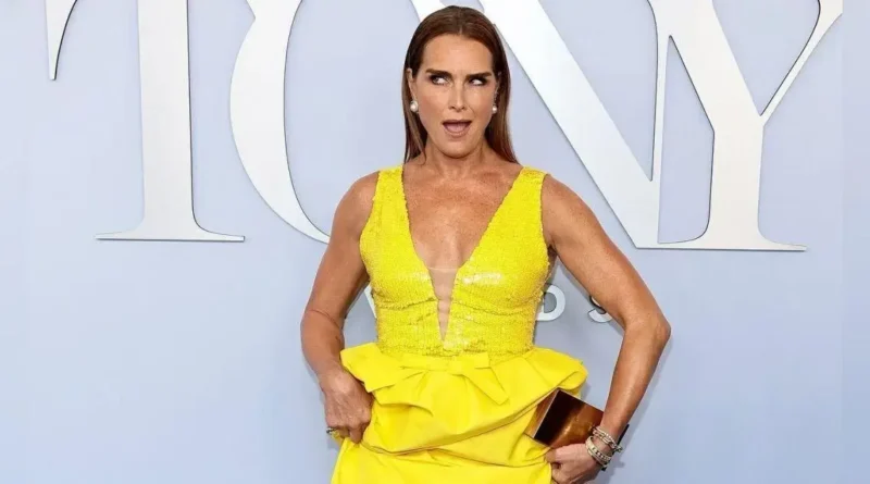 Brooke Shields desafia padrões de beleza e exalta autoestima