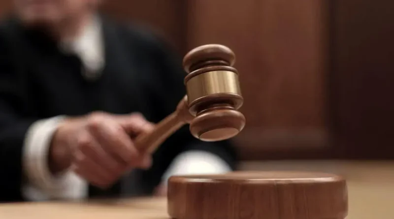 Justiça de SP condena clínica e médico por infarto renal após implante estético